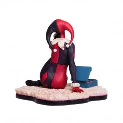 DC Comics Batman: The Animated Series Harley Quinn Waiting For My J Man Statue