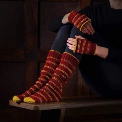 Film & TV Harry Potter - Gryffindor Mittens & Slouch Socks Knitting Kit